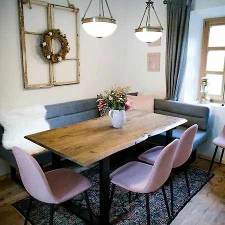 Aussee- Beletage Salzherrenhof- Kueche, Wlan, Netflix Appartement *