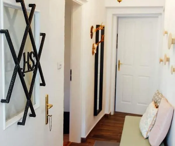 Aussee- Beletage Salzherrenhof- Kueche, Wlan, Netflix Apartman